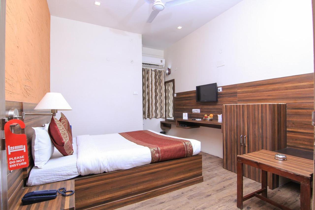 R B International 3* Varanasi
